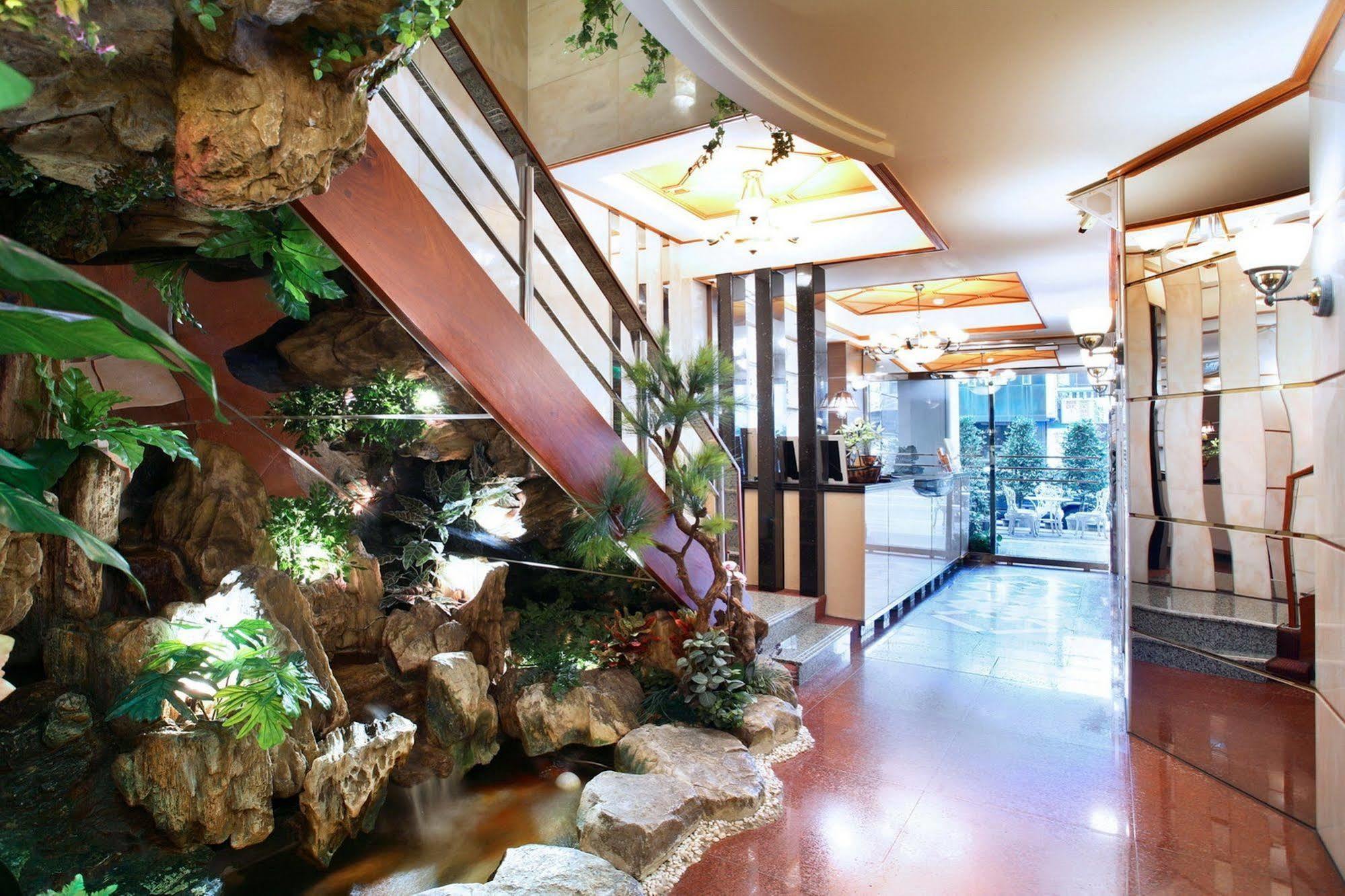 Kao Yuan Hotel - Zhong Zheng Taichung Exterior foto
